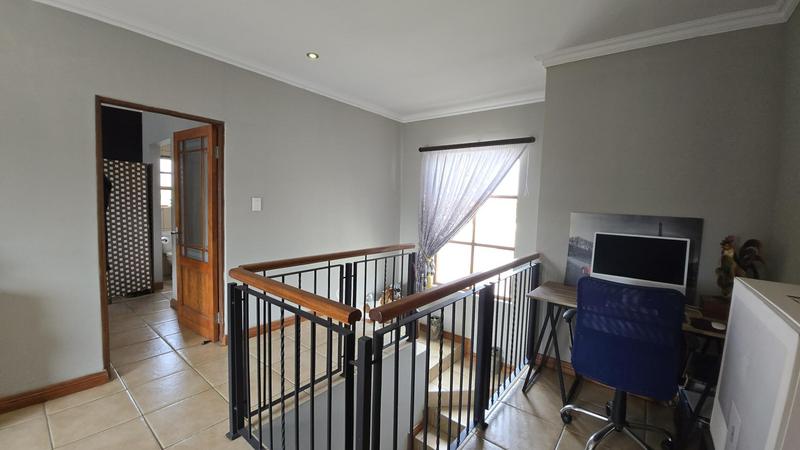 2 Bedroom Property for Sale in Gateway Manor North West